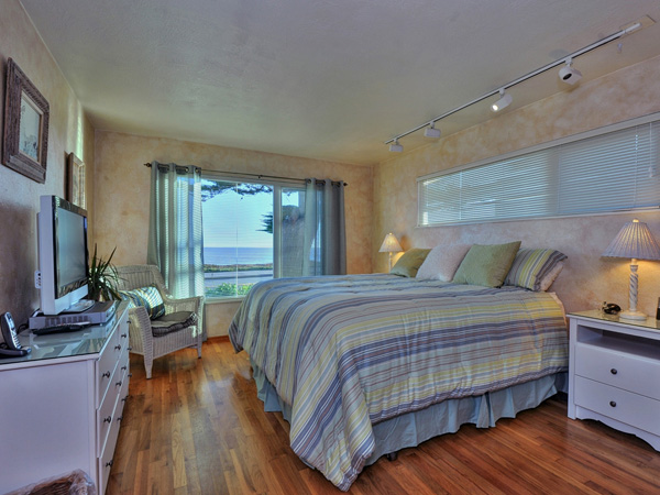 Santa Cruz Vacation Rental - 1600 West Cliff - Bedroom 1